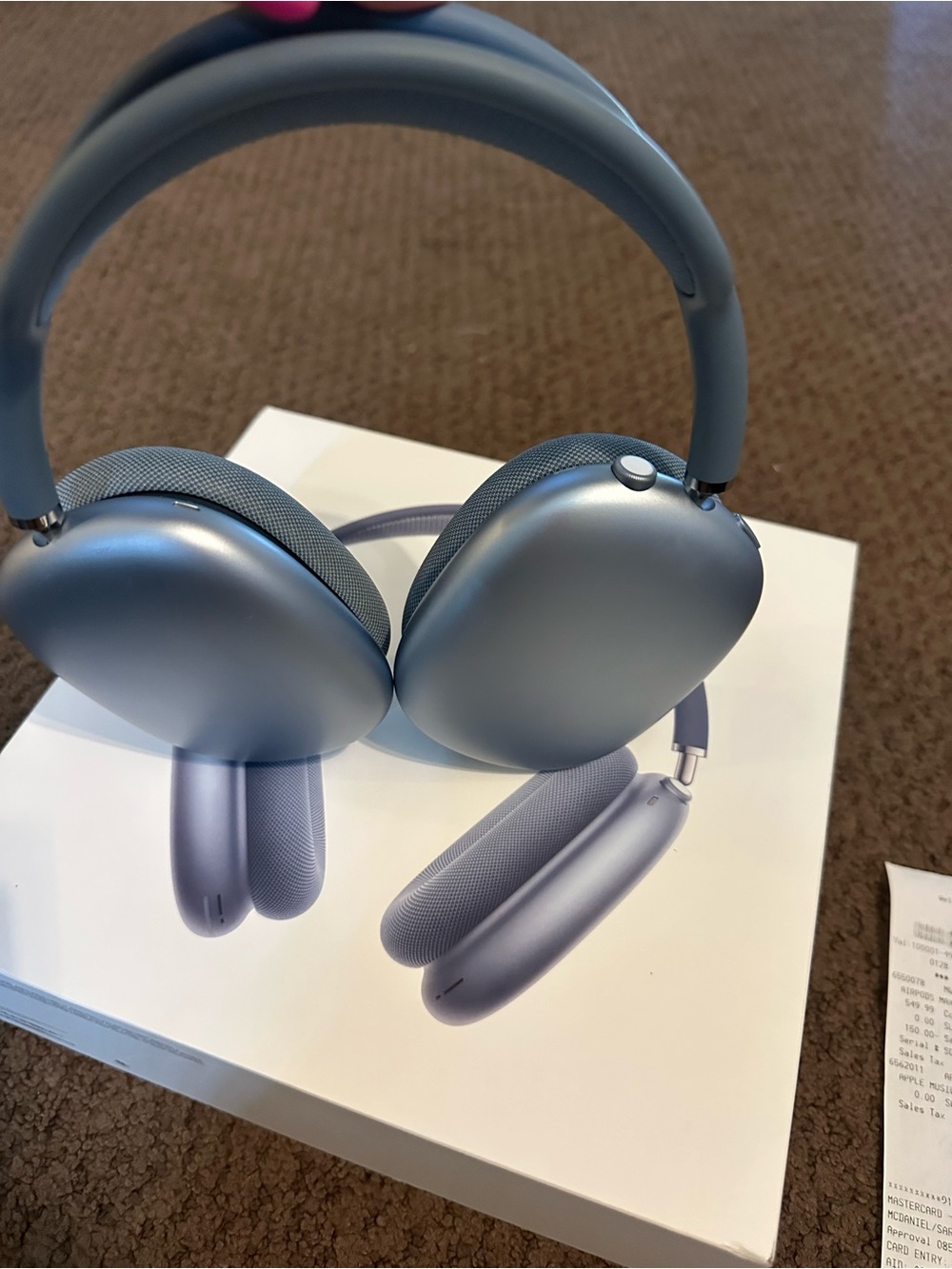 Apple AirPods Max Blue — Retail Packaging - Picture 7 of 16